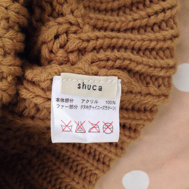 shuca(シュカ)のにゃー様専用＊ポンポン付きニット帽 レディースの帽子(ニット帽/ビーニー)の商品写真