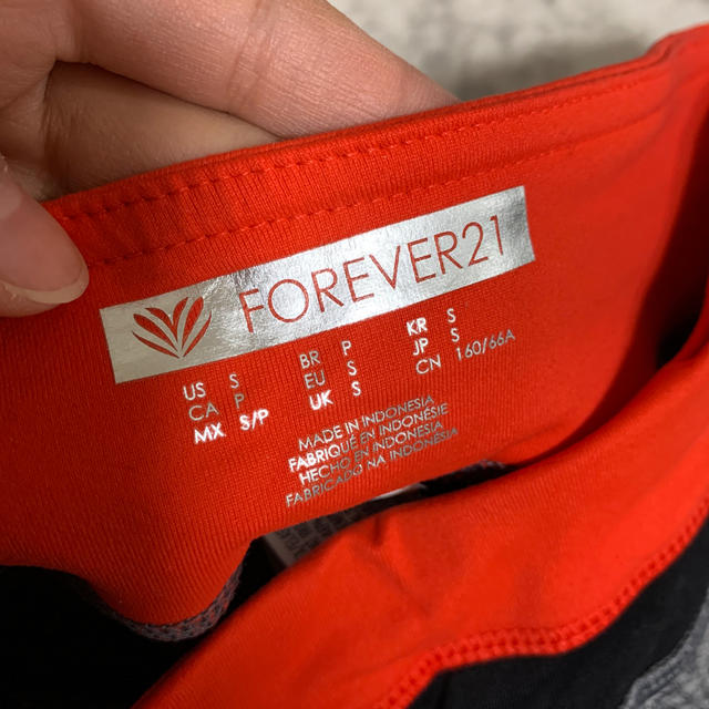 FOREVER 21(フォーエバートゥエンティーワン)のみっちゃん様専用　7分丈レギンス スポーツ/アウトドアのトレーニング/エクササイズ(ヨガ)の商品写真