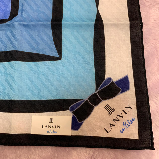 LANVIN en Bleu(ランバンオンブルー)の【 LANVIN 】リボンプリント可愛い ♬  新品 ♬ ５０ cm ♬ レディースのファッション小物(ハンカチ)の商品写真