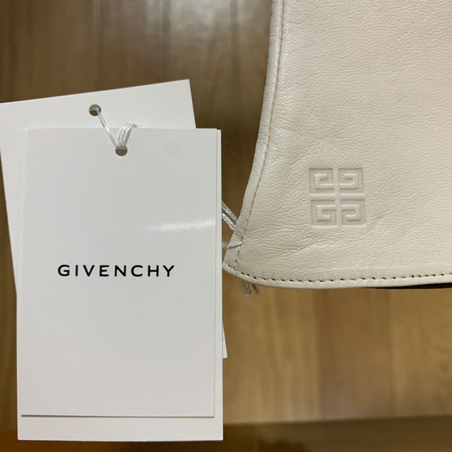 GIVENCHY(ジバンシィ)のジバンシー羊革手袋　新品未使用 レディースのファッション小物(手袋)の商品写真