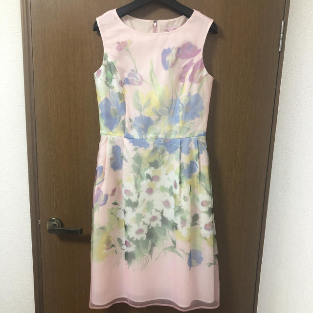 ひざ丈ワンピース新品♡TOCCA drawing flowerドレス