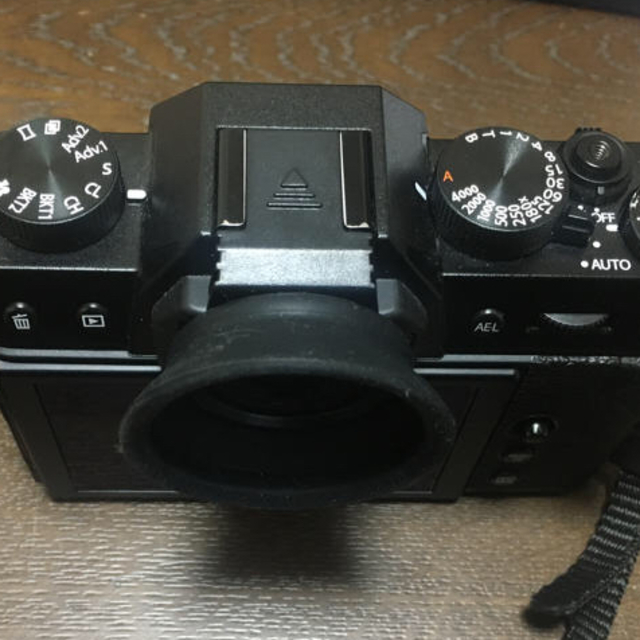 富士フイルム(フジフイルム)のFUJI FILM X−T30 ブラック ボディのみ スマホ/家電/カメラのカメラ(ミラーレス一眼)の商品写真