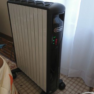 デロンギ(DeLonghi)のデロンギ オイルヒーター MDH15(オイルヒーター)