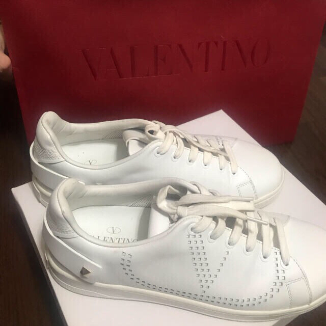 VALENTINO(ヴァレンティノ)のヴァレンティノ VALENTINO スニーカー レディースの靴/シューズ(スニーカー)の商品写真