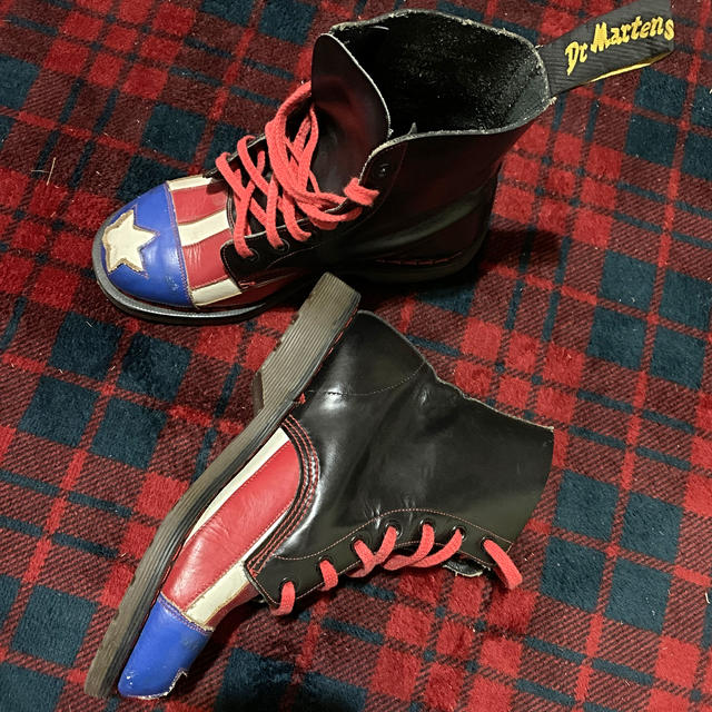 Dr.Martens(ドクターマーチン)のマーチン　レア　希少　アメリカ　星条旗　旧タグ　ビンテージ　英国製　8ホール レディースの靴/シューズ(ブーツ)の商品写真