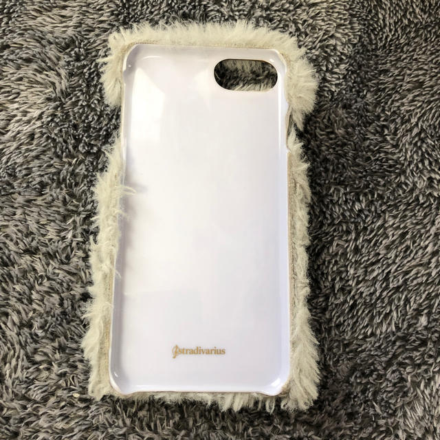 ZARA(ザラ)のiPhoneケース ファーケース スマホ/家電/カメラのスマホアクセサリー(iPhoneケース)の商品写真