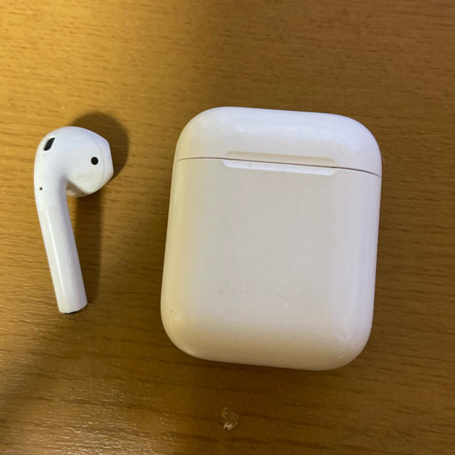 AirPods スマホ/家電/カメラのオーディオ機器(ヘッドフォン/イヤフォン)の商品写真