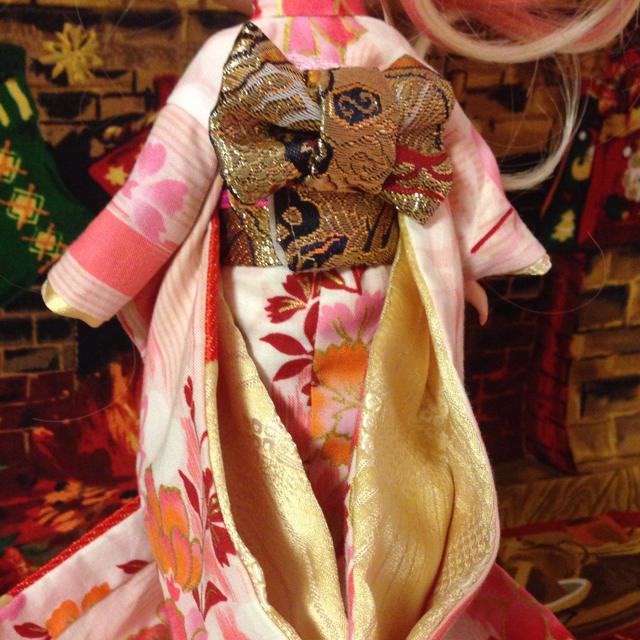 裏地金色 人絹です 姫着物 ネオブライス リカちゃんサイズ 着物 エンタメ/ホビーのエンタメ その他(その他)の商品写真