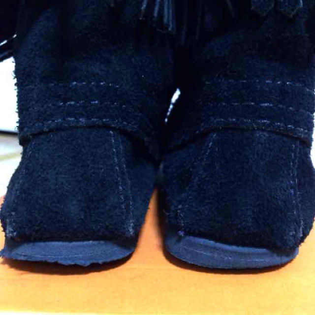 Minnetonka(ミネトンカ)の♡ミネトンカ❤︎フリンジブーツ♡ブラック レディースの靴/シューズ(ブーツ)の商品写真