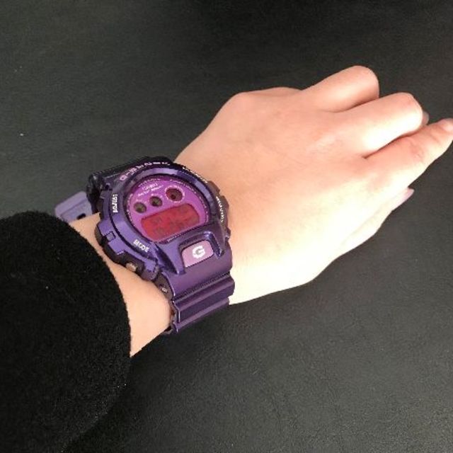 G-SHOCK(ジーショック)のG-SHOCK　DW-6900CC　電池交換不要 メンズの時計(腕時計(デジタル))の商品写真