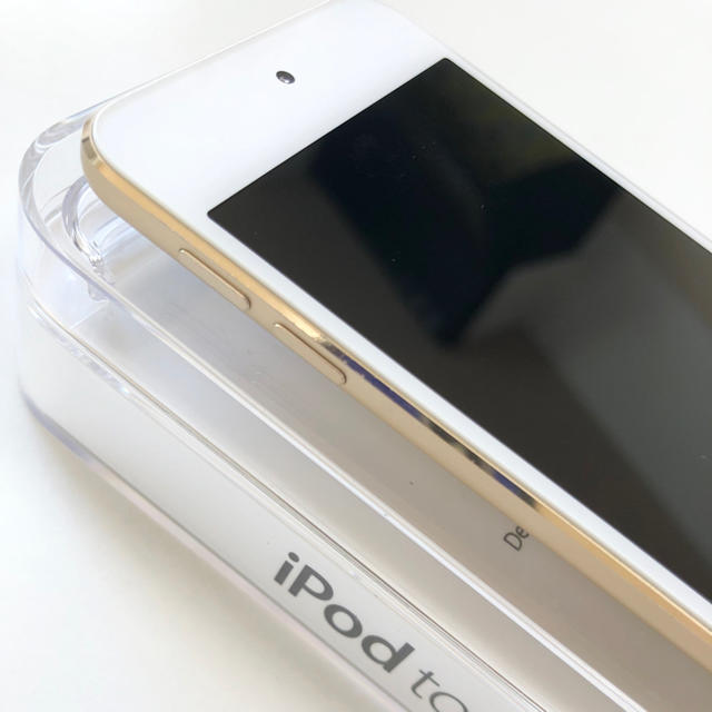 iPod touch(アイポッドタッチ)のぺぷ様専用 iPod touch 第6世代 64GB ゴールド スマホ/家電/カメラのオーディオ機器(ポータブルプレーヤー)の商品写真