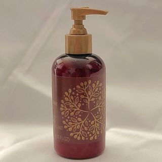 ザボディショップ(THE BODY SHOP)のクランベリー　シマーボディローション(ボディクリーム)