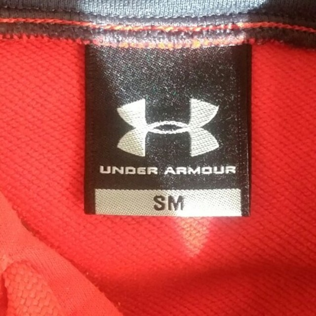 UNDER ARMOUR(アンダーアーマー)のジュニアサイズ　パーカー(アンダーアーマー) キッズ/ベビー/マタニティのキッズ服男の子用(90cm~)(Tシャツ/カットソー)の商品写真