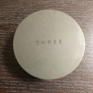 スリー(THREE)のTHREE アルティメイトダイアフェネス　ルースパウダー(グロー)01(フェイスパウダー)