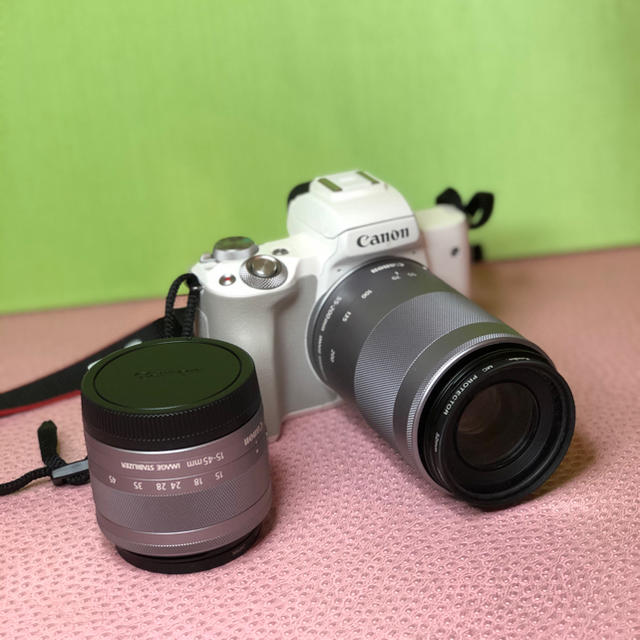 Canon ミラーレス一眼カメラ EOS Kiss M ホワイトミラーレス一眼
