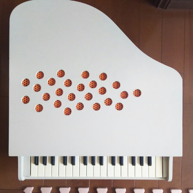 KAWAI★カワイミニピアノ P-32 白アイボリー USED キッズ/ベビー/マタニティのおもちゃ(楽器のおもちゃ)の商品写真