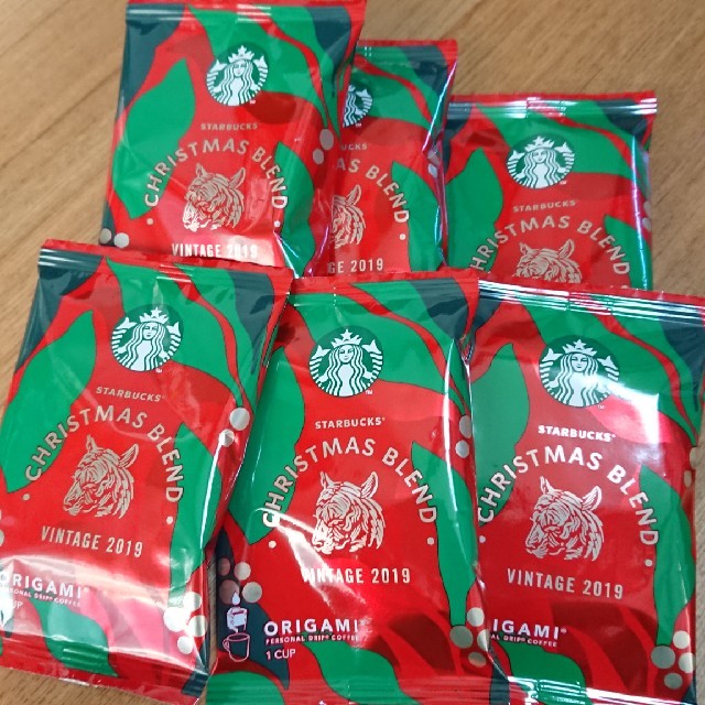 Starbucks Coffee(スターバックスコーヒー)のスタバ クリスマスブレンド 6袋 食品/飲料/酒の飲料(コーヒー)の商品写真