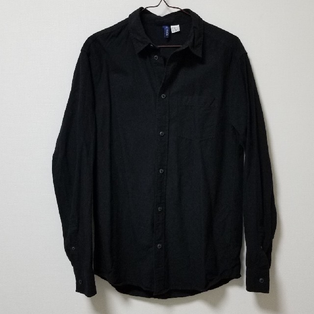 H&M(エイチアンドエム)のH&Mブラックシャツ メンズのトップス(シャツ)の商品写真