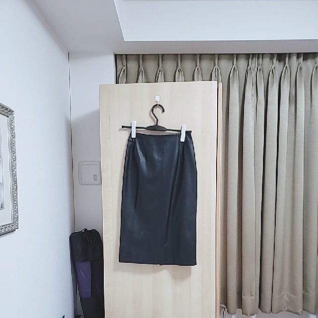 ZARA(ザラ)のZARAフェイクレザータイトスカート レディースのスカート(ひざ丈スカート)の商品写真