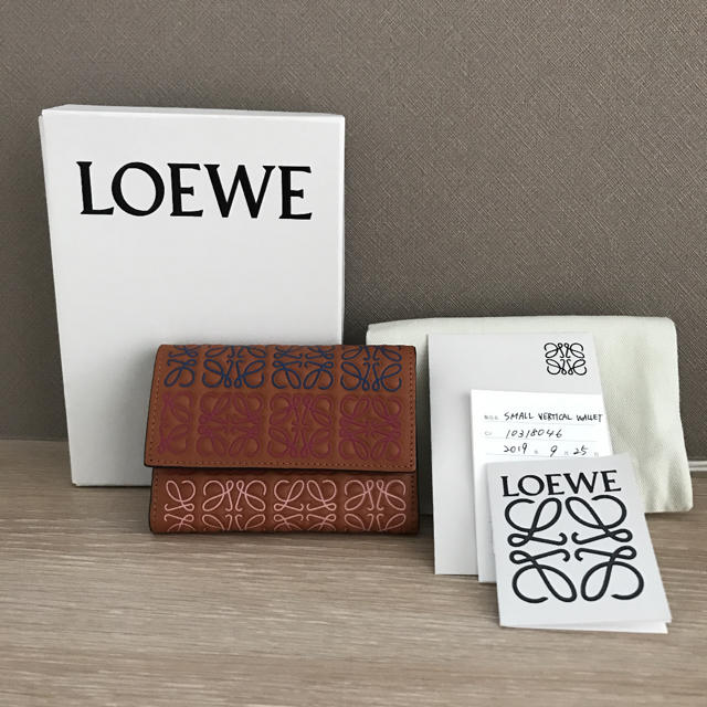 Loewe 新品 ロエベ スモールバーティカルウォレット タン マルチの通販 By ぷぅ S Shop ロエベならラクマ