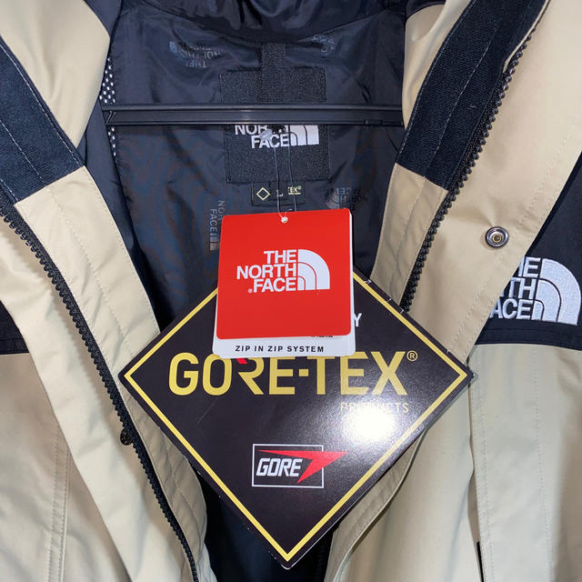 THE NORTH FACE(ザノースフェイス)のノースフェイス　マウンテンライトジャケット Lサイズ　ツイルベージュ メンズのジャケット/アウター(マウンテンパーカー)の商品写真