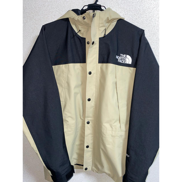 THE NORTH FACE(ザノースフェイス)のノースフェイス　マウンテンライトジャケット Lサイズ　ツイルベージュ メンズのジャケット/アウター(マウンテンパーカー)の商品写真