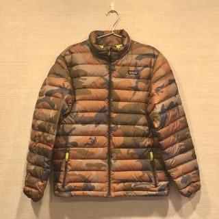 パタゴニア(patagonia)の値下げ中!パタゴニアpatagoniaボーイズサイズダウンXXLレディース 迷彩(ダウンジャケット)