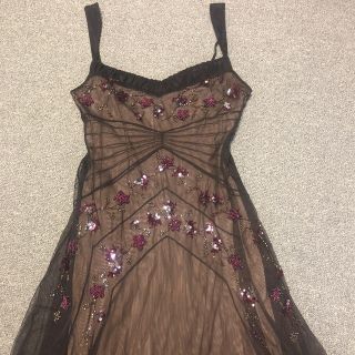 ビーシービージーマックスアズリア(BCBGMAXAZRIA)のlotta様専用　ビーシービージー BCBG MAXAZRIA 刺繍(ミディアムドレス)