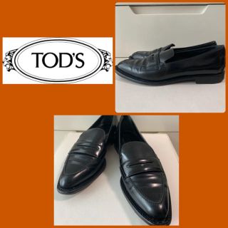 トッズ(TOD'S)のトッズ ブラックレザー ローファー(ローファー/革靴)