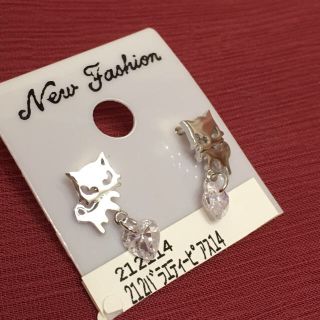 ネコ ピアス(ピアス)