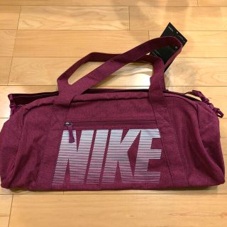 ナイキ(NIKE)のNIKEスポーツバッグ(ボストンバッグ)