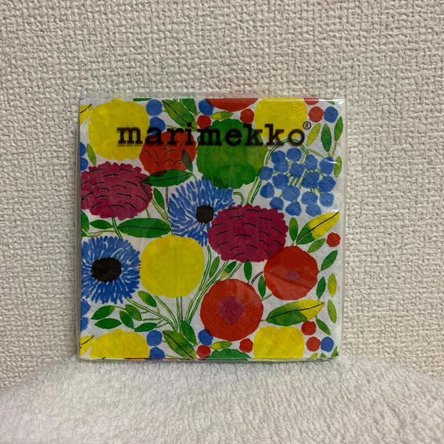 marimekko(マリメッコ)の【マリメッコ】新品　ペーパーナプキン　24×24センチ インテリア/住まい/日用品のキッチン/食器(テーブル用品)の商品写真