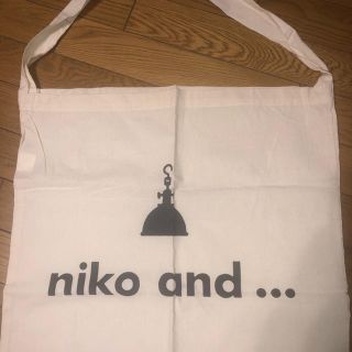 ニコアンド(niko and...)の大きな肩掛けバック。niko and ...(スタジオクリップ)(トートバッグ)