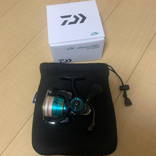 DAIWA(ダイワ)のエメラルダスMX 2508PE スポーツ/アウトドアのフィッシング(リール)の商品写真