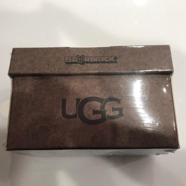 UGG(アグ)の【LOIZ様ご購入】UGGコラボ☆ベアブリック☆ BE@RBRICK エンタメ/ホビーのコレクション(ノベルティグッズ)の商品写真