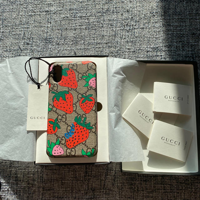 Gucci - GUCCI  iPhone X.XSケース　ストロベリーの通販