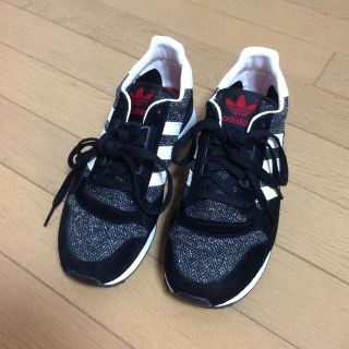 アディダス(adidas)のスニーカー(スニーカー)