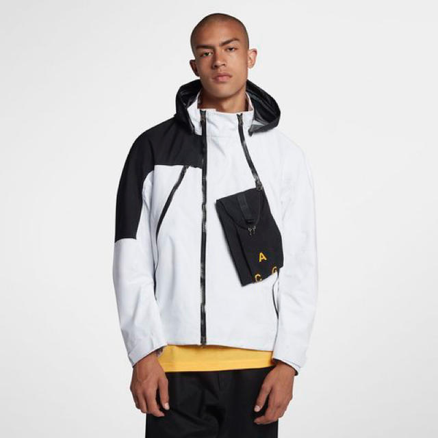 NIKELAB ACG GORE-TEX DEPLOY JACKETESSENTIALS