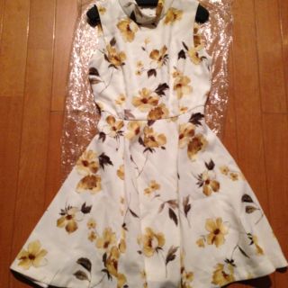 SNIDEL(イエロー/黄色系)のフリマアイテム一覧 SNIDEL(イエロー/黄色系)のフリマアイテム一覧