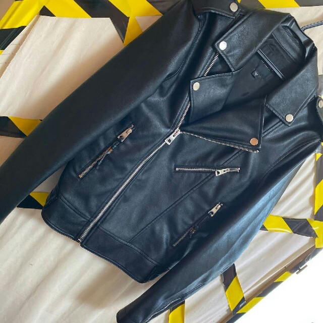 GUESS - ヒラヒラ付き 未使用 オールレザー guess ゲス ダブル