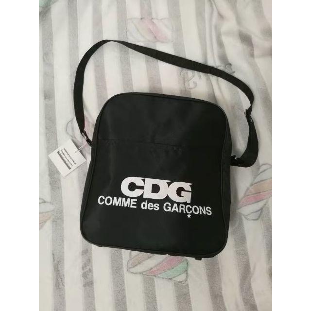 COMME des GARCONS(コムデギャルソン)のコムデギャルソンCDG エアライン ロゴ ショルダーバッグ 黒 メンズのバッグ(ショルダーバッグ)の商品写真