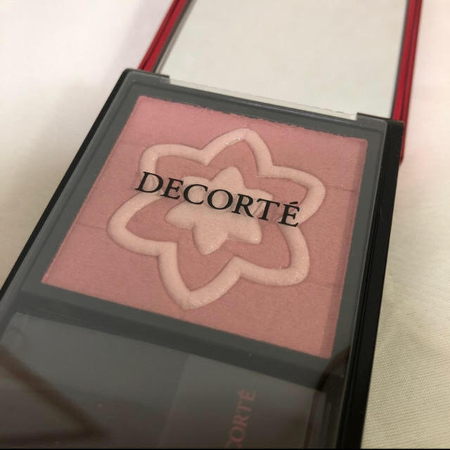 COSME DECORTE(コスメデコルテ)のコスメデコルテ2019年クリスマスコフレチーク♡追跡保証発送 コスメ/美容のベースメイク/化粧品(チーク)の商品写真