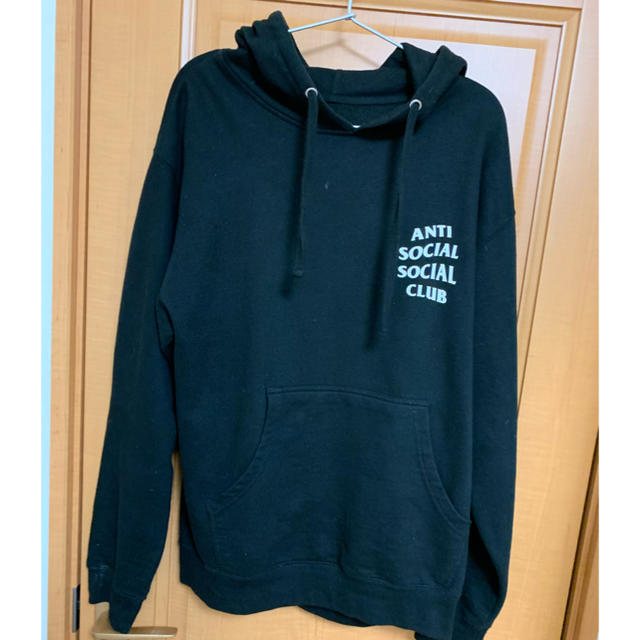 ANTI(アンチ)のantisocialsocialclub パーカー　黒 メンズのトップス(パーカー)の商品写真