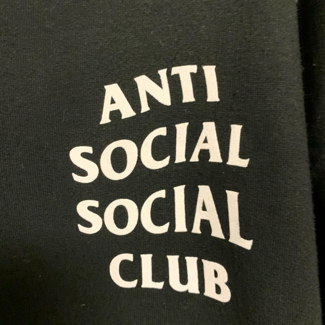 ANTI(アンチ)のantisocialsocialclub パーカー　黒 メンズのトップス(パーカー)の商品写真