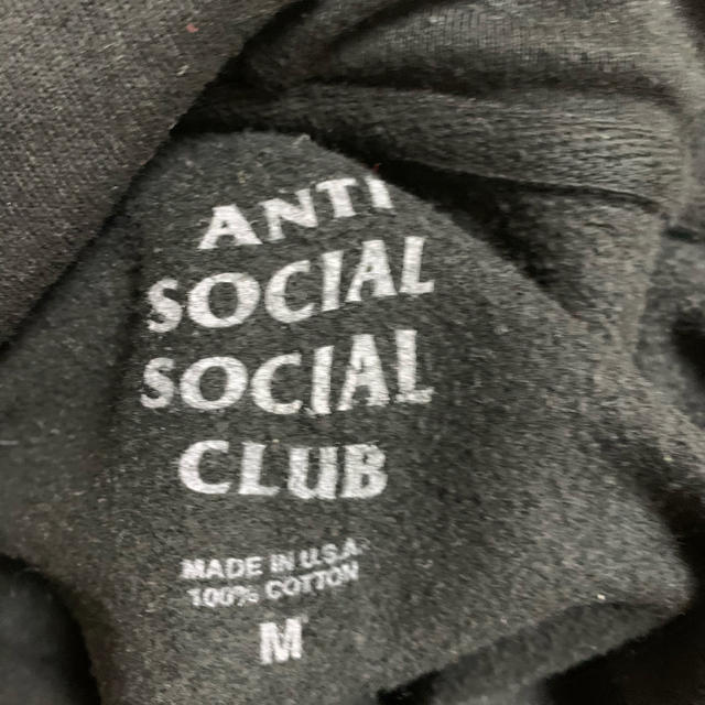 ANTI(アンチ)のantisocialsocialclub パーカー　黒 メンズのトップス(パーカー)の商品写真