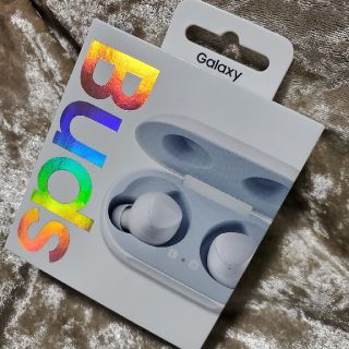 ギャラクシー(Galaxy)の新品未開封　Galaxy　ワイヤレスイヤホン　ホワイト(ストラップ/イヤホンジャック)