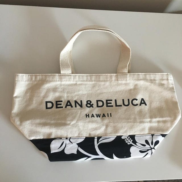 DEAN & DELUCA(ディーンアンドデルーカ)のDEAN&DELUCA ハワイ限定 ハイビスカス トート S レディースのバッグ(トートバッグ)の商品写真