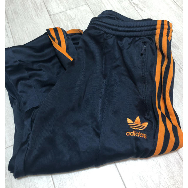 adidas(アディダス)のadidas トラックパンツ メンズのトップス(ジャージ)の商品写真