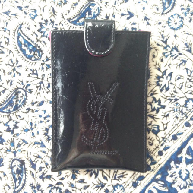 Saint Laurent(サンローラン)のYSL スマホケース レディースのファッション小物(名刺入れ/定期入れ)の商品写真