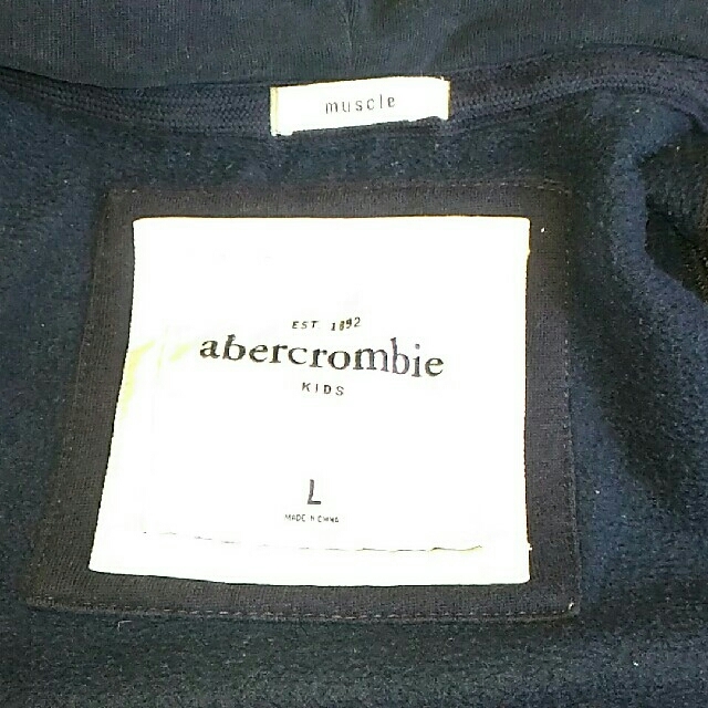 Abercrombie&Fitch(アバクロンビーアンドフィッチ)のアバクロ  パーカー キッズLサイズ（150cm程度） キッズ/ベビー/マタニティのキッズ服男の子用(90cm~)(ジャケット/上着)の商品写真